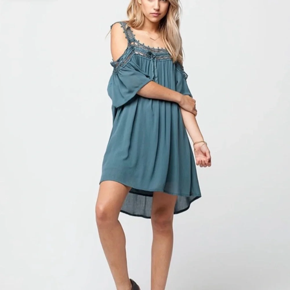 O'Neill Dominica Cold Shoulder Woven Detailed Mini
Dress Blue Size: M NWT - Picture 2 of 9